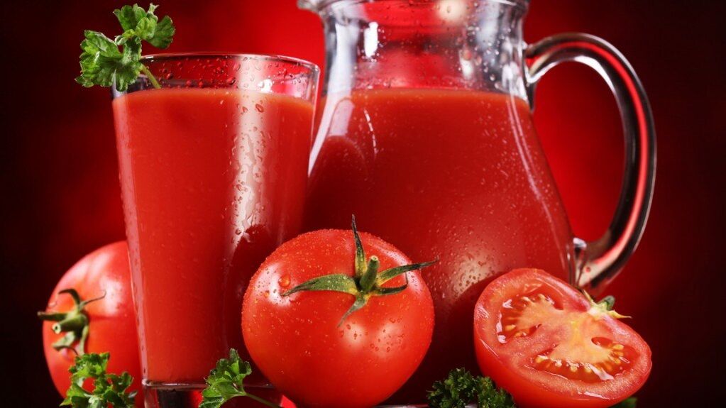 При панкреатите вне обострения полезен свежевыжатый томатный сок. 